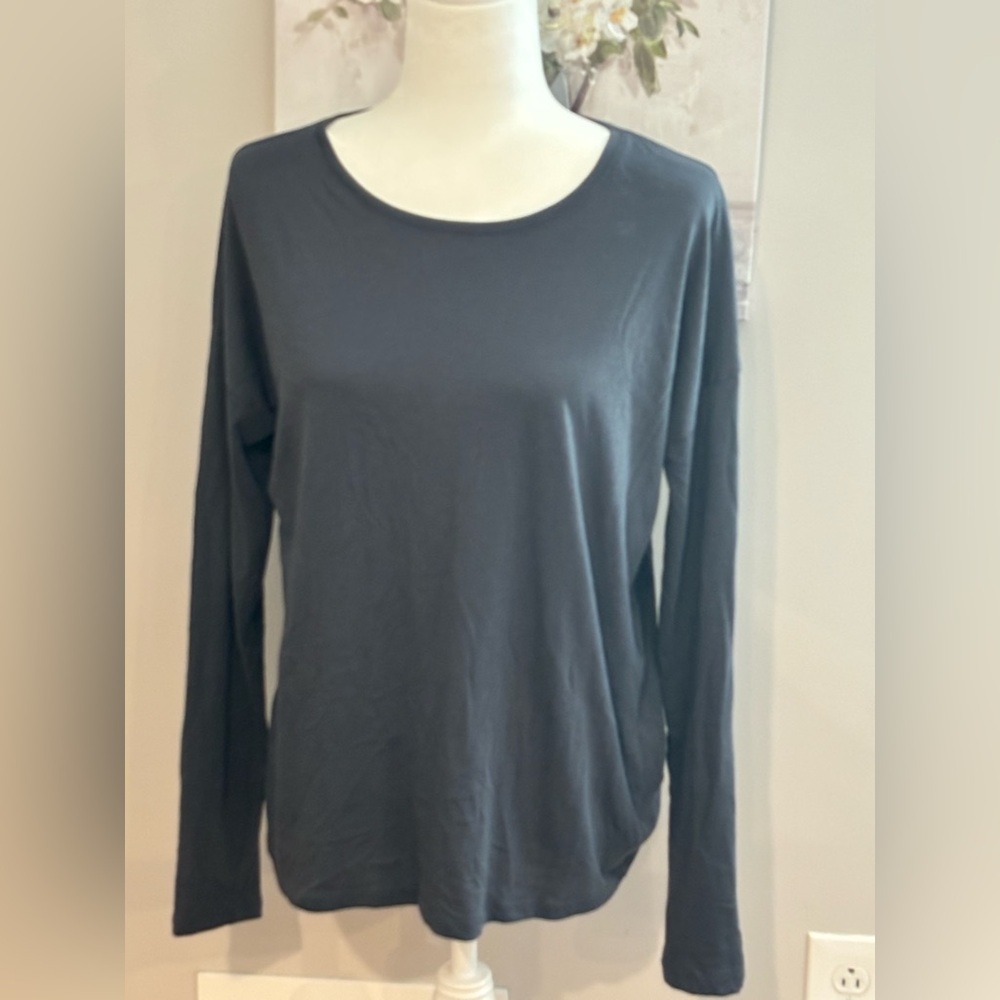 💗CLOSET CLEAR OUT💗
Victoria Secret Long Sleeve Favorite Size Medium 
Dark Gray